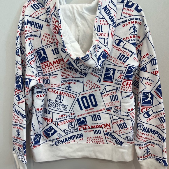 Champion Logo Hoodie Unisex - Picture 4 of 6